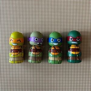 Teenage Mutant Ninja Turtles Set of 4 decor body wash containers